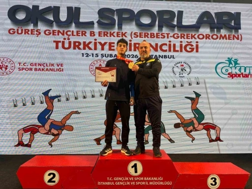 Manisalı g&uuml;reş&ccedil;ilerden T&uuml;rkiye Şampiyonası&rsquo;nda 2 bronz madalya
