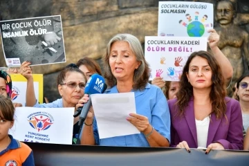 Manisalı kadınlardan ‘Çocukları çuvala sığdırmayın’
