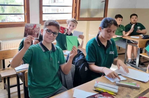 Manisalı öğrencilerden şehit annelerine duygu dolu mektup
