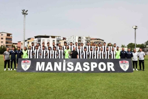 Manisaspor, şampiyonluk kupasını kaldırdı
