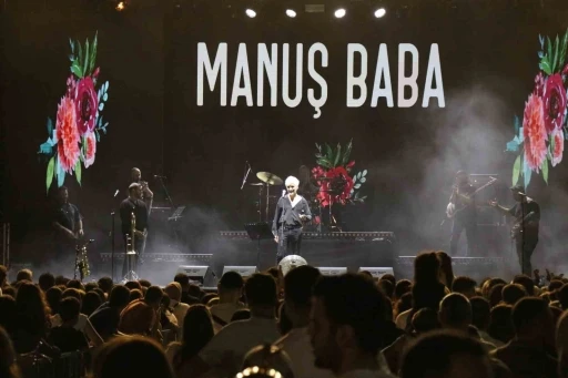 Manuş Baba, DEMOT’ta hayranlarıyla bir araya geldi
