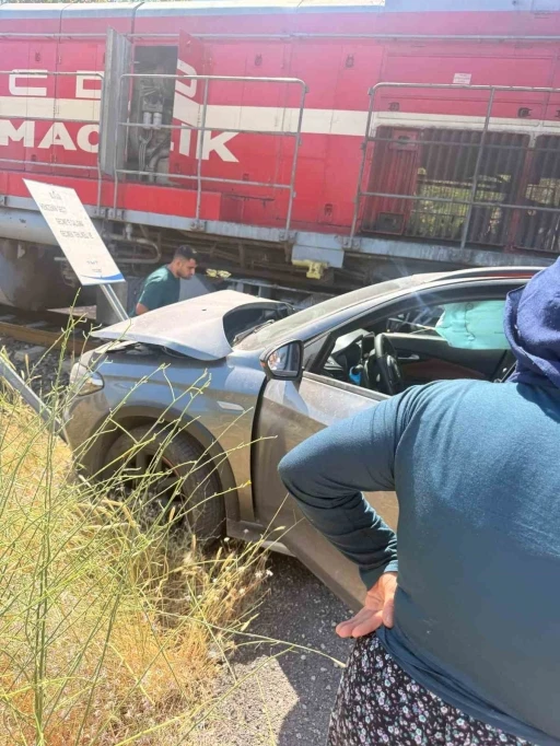 Manzarayı &ccedil;ekerken tren kazasını kaydetti
