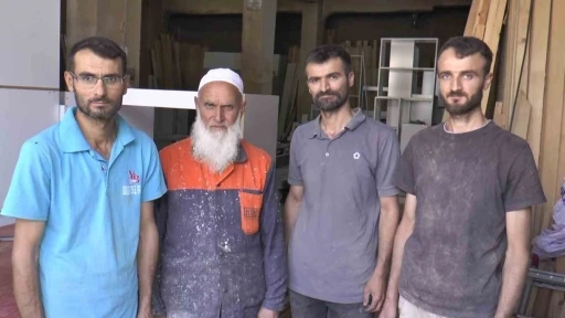 75 Yaşındaki Usta ve 3 Oğlu Aynı Atölyede Sanatı Yaşatıyor