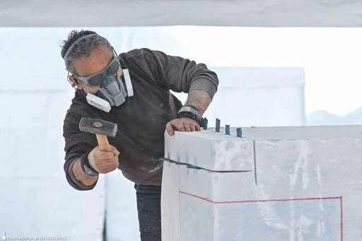 Marble İzmir&rsquo;de mermer sanata d&ouml;n&uuml;ş&uuml;yor
