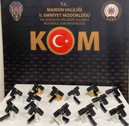 Mardin&rsquo;de 13 ruhsatsız tabanca ele ge&ccedil;irildi
