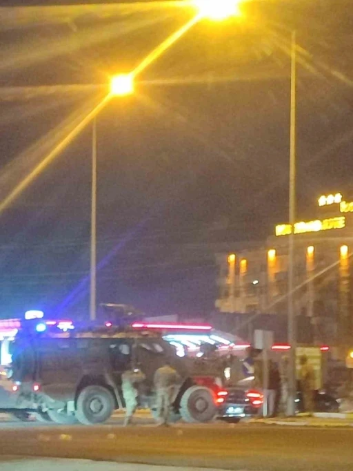 Mardin&rsquo;de askeri ara&ccedil; ile otomobil &ccedil;arpıştı
