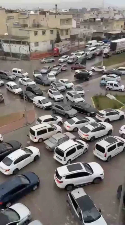 Mardin&rsquo;de bayram arifesinde ara&ccedil; yoğunluğu yaşandı

