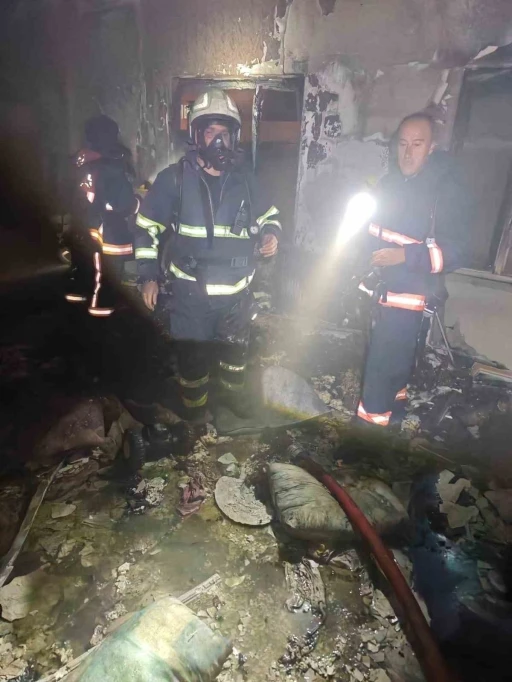 Mardin’de bina yangını: 2 kişi dumandan etkilendi