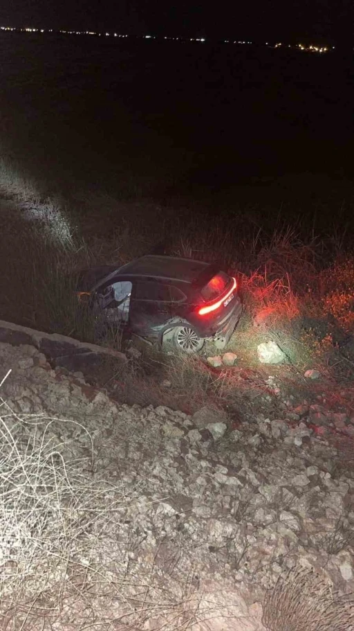 Mardin’de cip şarampole yuvarlandı: 2 yaralı
