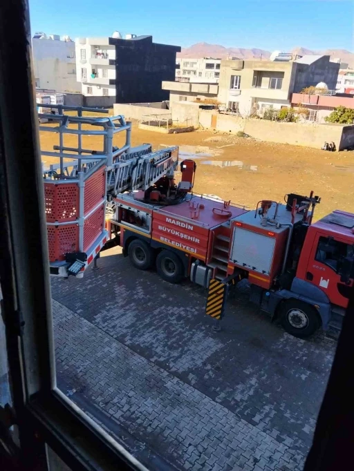Mardin&rsquo;de evde &ccedil;ıkan yangında anne ve 3 &ccedil;ocuğu kurtarıldı
