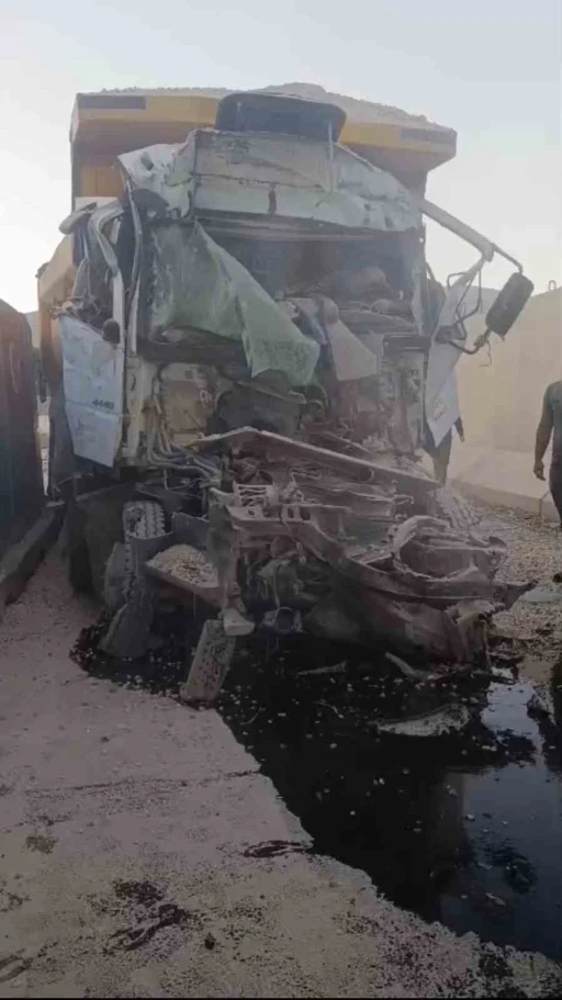 Mardin’de freni patlayan kamyon, hafriyat kamyonuna çarptı: 1 ölü