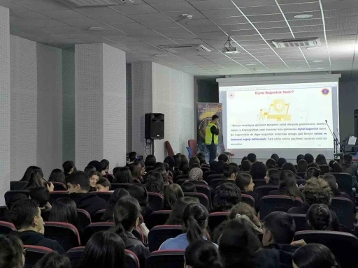 Mardin&rsquo;de jandarmadan &ouml;ğrencilere siber farkındalık eğitimi
