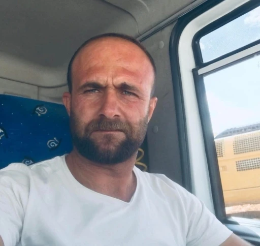 Mardin&rsquo;de kamyon ile tırın &ccedil;arpıştığı kazada s&uuml;r&uuml;c&uuml; hayatını kaybetti
