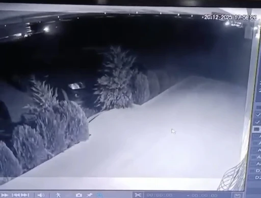 Mardin&rsquo;de kontrolden &ccedil;ıkan tır bariyerlere &ccedil;arptı: Kaza anı kamerada
