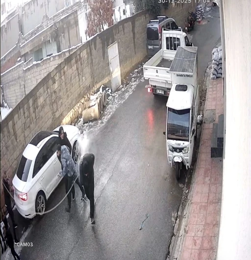 Mardin&rsquo;de kopan elektrik teli gen&ccedil;lerin &uuml;zerine d&uuml;şt&uuml;
