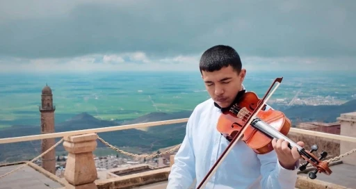 Mardin&rsquo;de otizm farkındalığına anlamlı dokunuş
