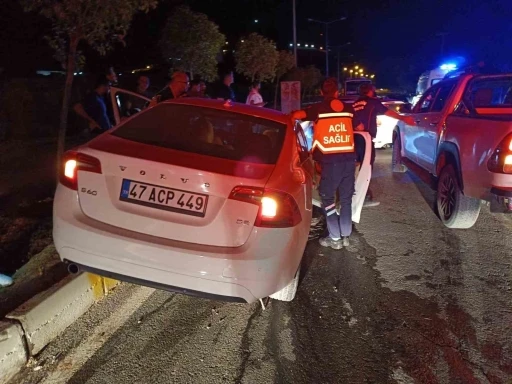 Mardin’de otomobil refüje çıktı, sürücü yaralandı
