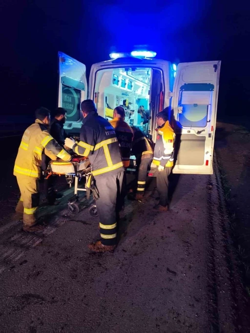 Mardin&rsquo;de otomobil şarampole yuvarlandı: 1 &ouml;l&uuml;, 3 yaralı
