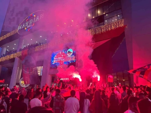 Mardin&rsquo;de şampiyonluk gecesinin adresi Mardian Mall oldu
