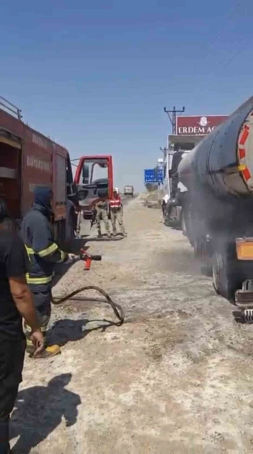 Mardin&rsquo;de tanker yangını s&ouml;nd&uuml;r&uuml;ld&uuml;
