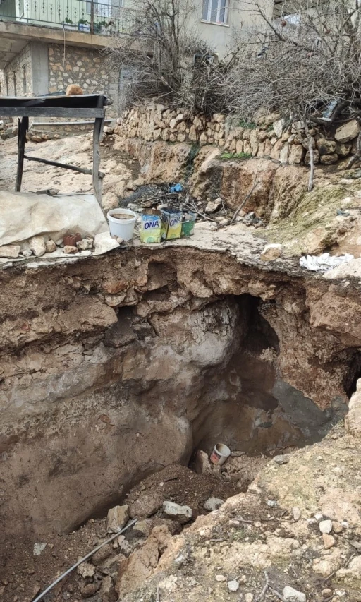 Mardin&rsquo;de yağışların ardından toprak &ccedil;&ouml;kmesi meydana geldi
