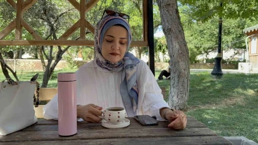 Mardinliler kavurucu sıcaklara rağmen çaydan vazgeçmiyor
