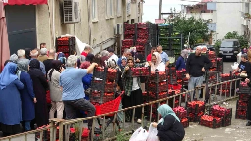 Market açılışında izdiham
