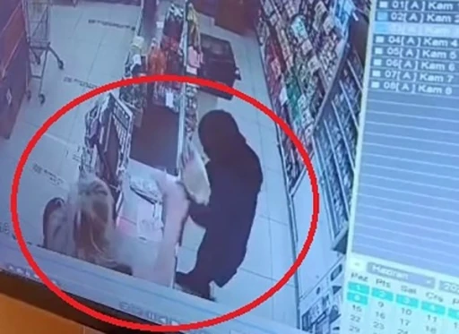 Market çalışanı kadınlar arasındaki tartışma şiddetle sonuçlandı: O anlar kamerada

