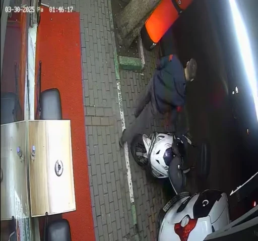 Markete girdi alışveriş yaptı, dışarı çıktı motosiklet çarptı
