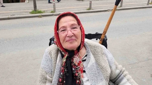 Markete giremeyen yaşlı kadın engelli rampası yapılmasını istedi
