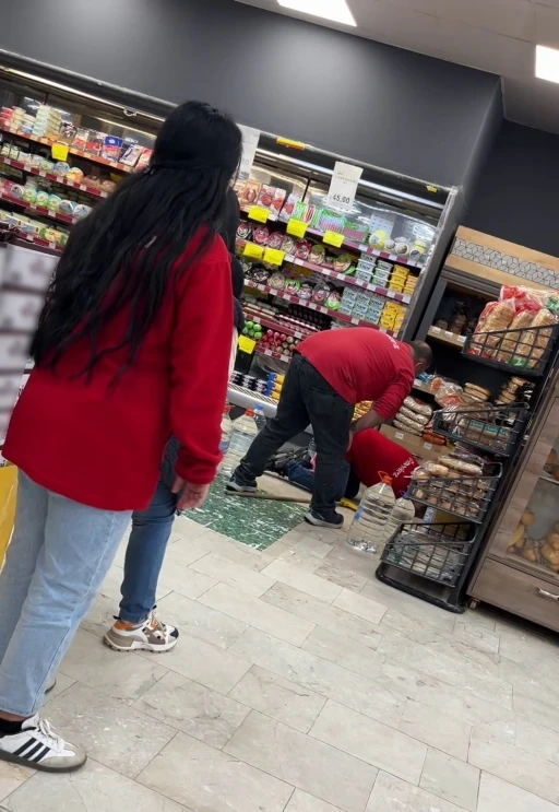 Markete giren fare paniğe neden oldu
