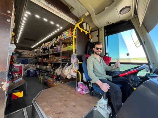 Marketini ’sırtına’ sarıp köyleri gezmeye başladı; &quot;O olmasa aç kalırız&quot;

