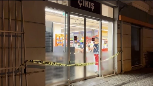 Markette &quot;Sen sapık mısın?&quot; diyen kadını ve 14 yaşındaki kızı vurdu

