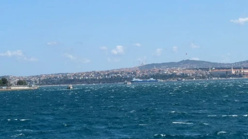 Marmara Denizi’nde etkili olan poyraz deniz ulaşımında aksamalara neden oldu
