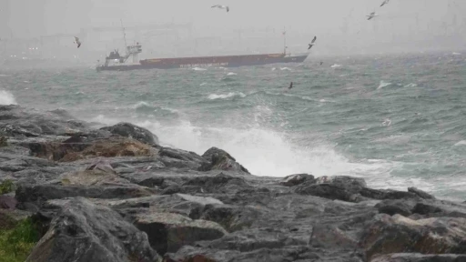 Marmara Denizi&rsquo;nde fırtına etkili oldu
