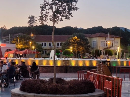 Marmaris 19 Mayıs havuzunda su g&ouml;sterileri neden durdu?
