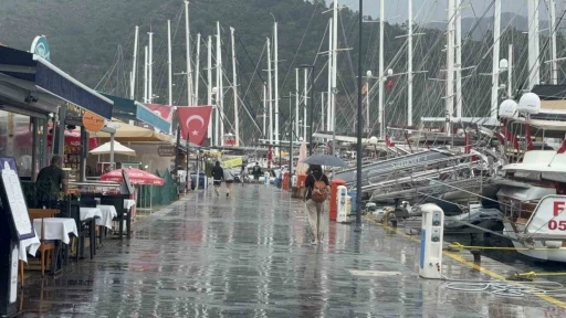 Marmaris baharı yağmurla uğurluyor
