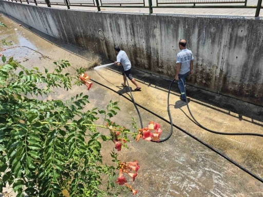 Marmaris Belediyesi&rsquo;nden derelerde temizlik mesaisi

