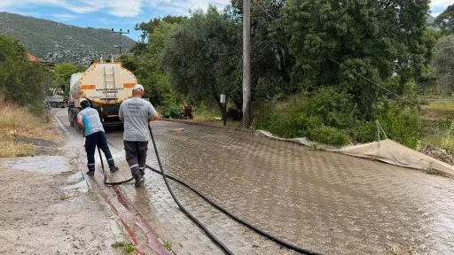 MARMARİS BELEDİYESİ&rsquo;NDEN SEZON &Ouml;NCESİ K&Ouml;ŞE BUCAK TEMİZLİK
