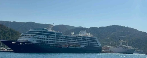 Marmaris’e iki dev yolcu gemisi geldi
