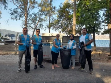 MARMARİS GENÇLERİNDEN ÇEVRE TEMİZLİĞİ