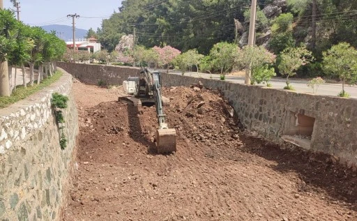 MARMARİS İÇMELER'DE SEZON ÖNCESİ DERE TEMİZLİĞİ