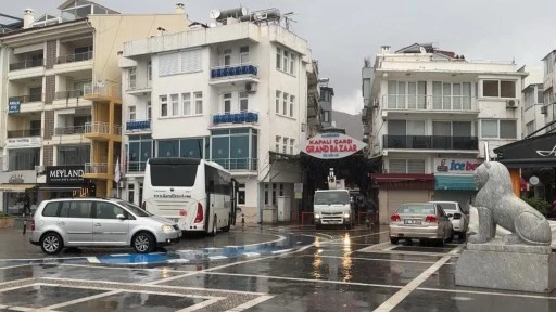 MARMARİS KAPALI ÇARŞI'YI LAĞIM KOKUSU SARDI