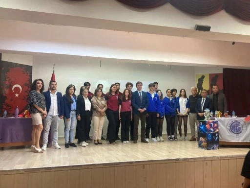 Marmaris Öğrencileri Münazara Turnuvasında Zafere Ulaştı