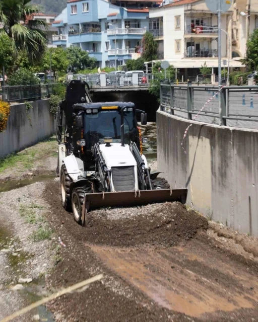 Marmaris&rsquo;te 15 bin 200 metre dere temizliği yapıldı