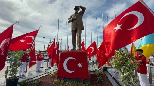 Marmaris&rsquo;te 19 Mayıs coşkusu &ccedil;elenk sunumu ile başladı
