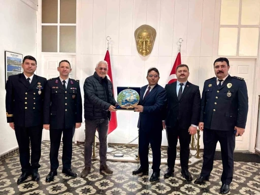 Marmaris&rsquo;te 44 yıldır doğa i&ccedil;in emek veren &ccedil;evreciye, Kaymakam Kaya&rsquo;dan takdir belgesi
