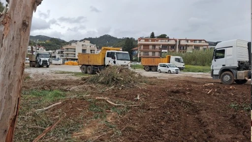 MARMARİS&rsquo;TE AĞA&Ccedil; KESİMİNE MAHALLE TEPKİSİ