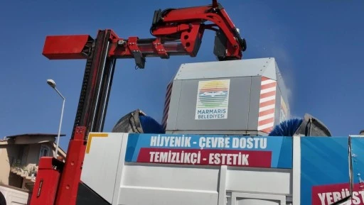 Marmaris'te Akıllı Konteynerler Dezenfekte Ediliyor