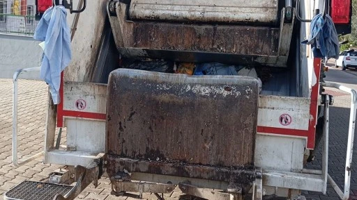 MARMARİS&rsquo;TE BELEDİYESİ &Ccedil;&Ouml;P KAMYONUNUN &Ccedil;ARPTIĞI KADIN AĞIR YARALANDI